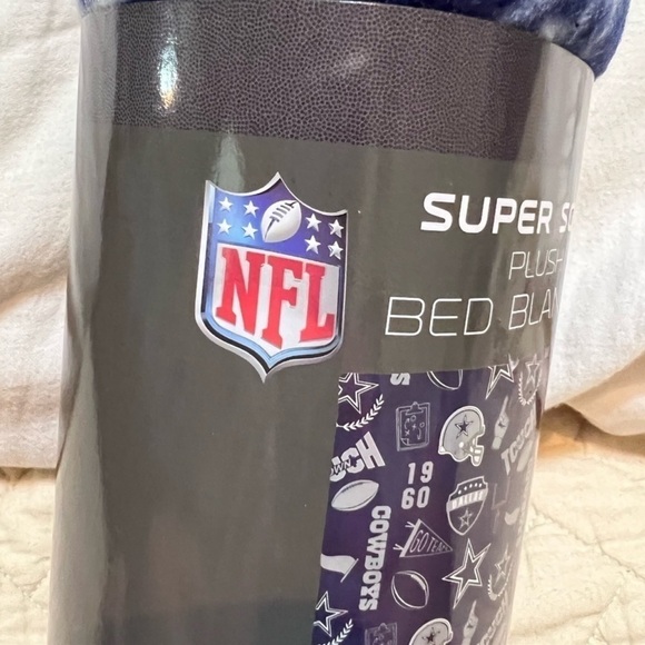 NFL Team Dallas Cowboys plush throw blanket 40” x 50” - Picture 5 of 6